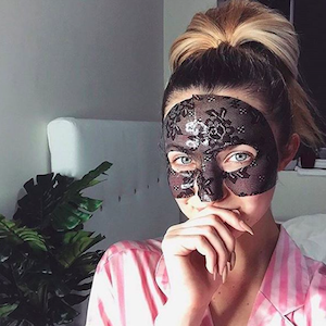 Verrückter Beauty-Trend: Tragen wir jetzt pflegende Gesichtsmasken aus Spitze?